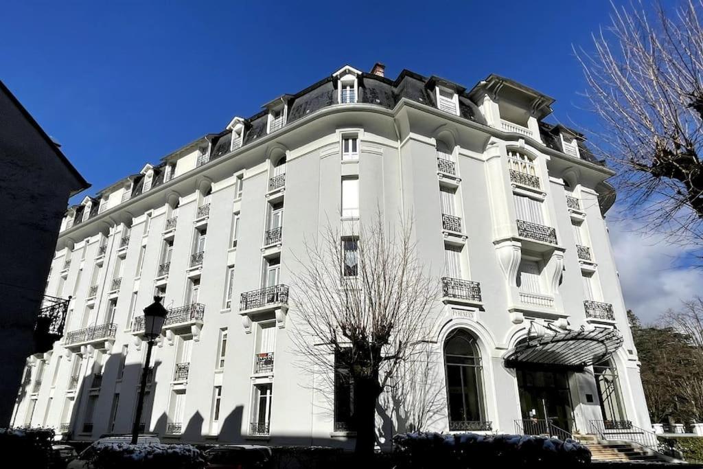 101 Pyrenees Palace Appartement Bagnères-de-Luchon Buitenkant foto